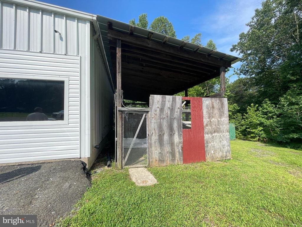 Image 13 of property listing at 531 KELLOGG MILL RD, Fredericksburg, VA 22406