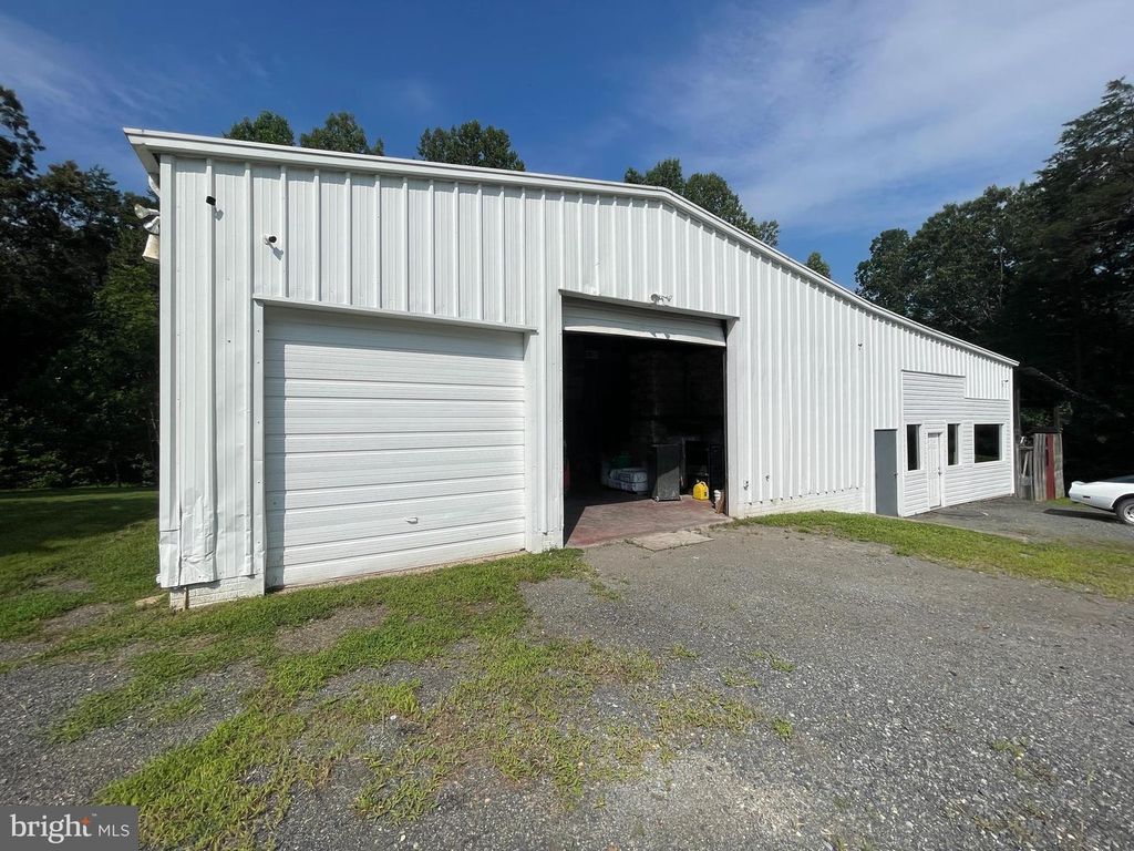 Image 16 of property listing at 531 KELLOGG MILL RD, Fredericksburg, VA 22406