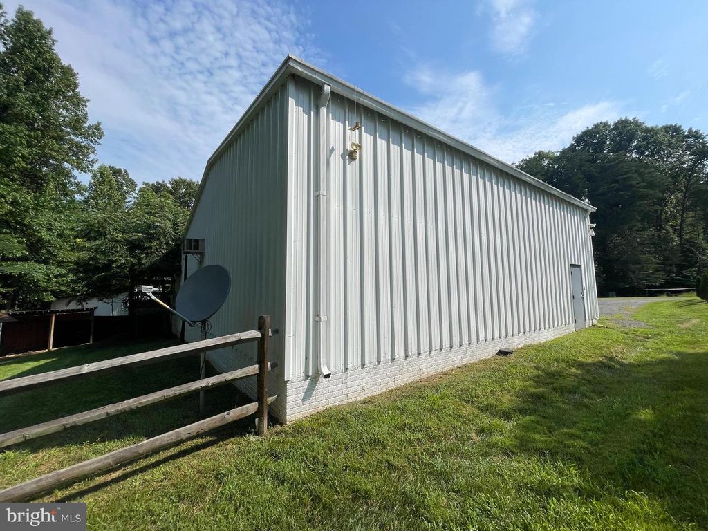 Image 17 of property listing at 531 KELLOGG MILL RD, Fredericksburg, VA 22406