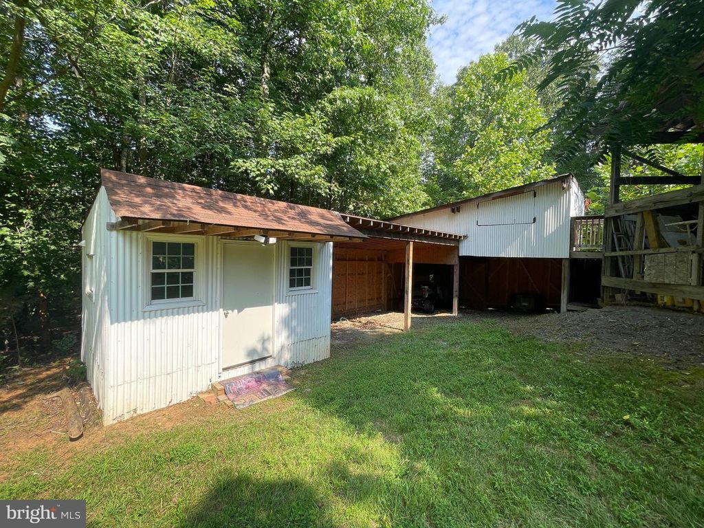 Image 18 of property listing at 531 KELLOGG MILL RD, Fredericksburg, VA 22406