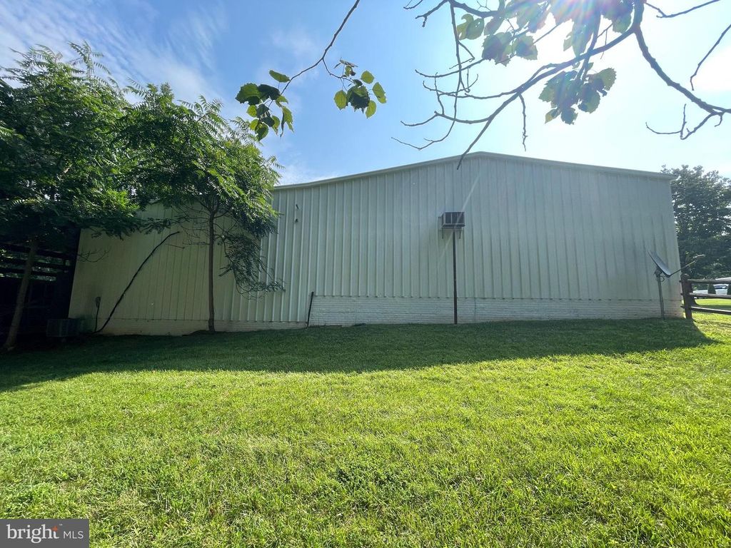 Image 20 of property listing at 531 KELLOGG MILL RD, Fredericksburg, VA 22406