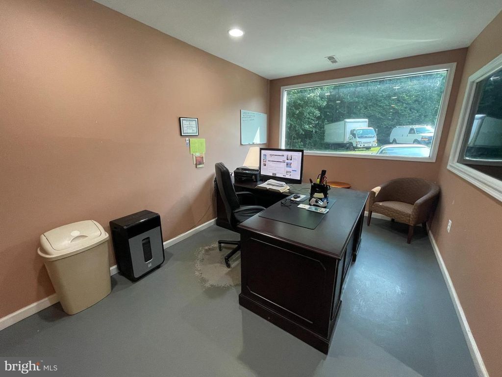 Image 3 of property listing at 531 KELLOGG MILL RD, Fredericksburg, VA 22406