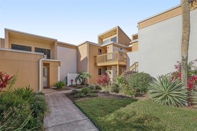 1051 S HIGHLAND STREET 3B, Mount Dora, FL 32757