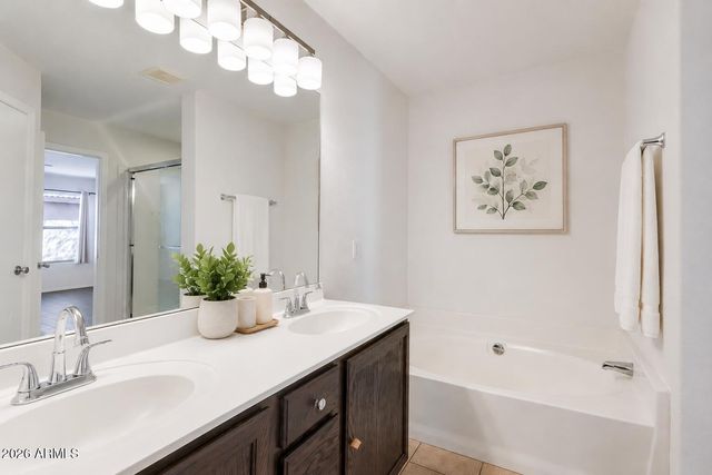 1740 E FRANCISCO Drive, Phoenix, AZ 85042