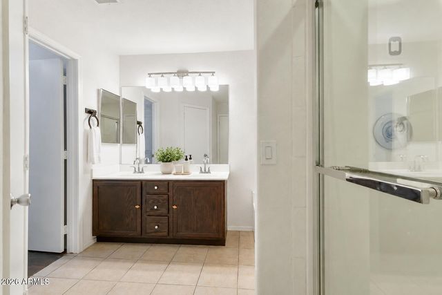 1740 E FRANCISCO Drive, Phoenix, AZ 85042