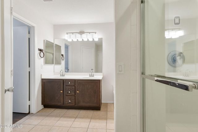 1740 E FRANCISCO Drive, Phoenix, AZ 85042