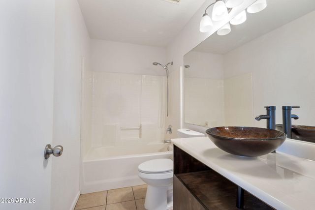 1740 E FRANCISCO Drive, Phoenix, AZ 85042