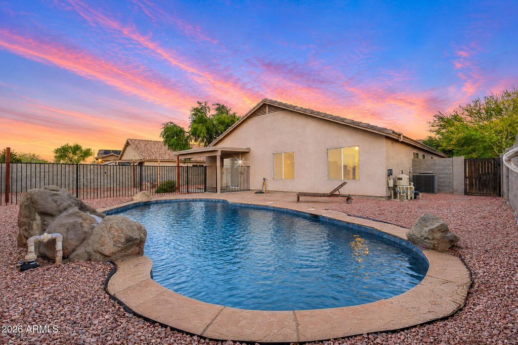 1740 E FRANCISCO Drive, Phoenix, AZ 85042