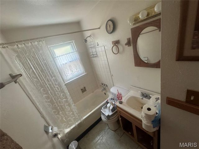 9163 Loganberry Lane, Bel Ridge, MO 63121