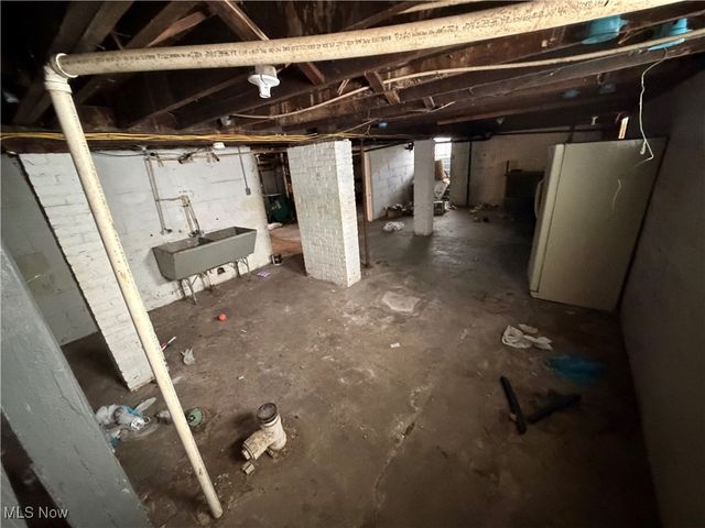 1020 W Prospect Road, Ashtabula, OH 44004