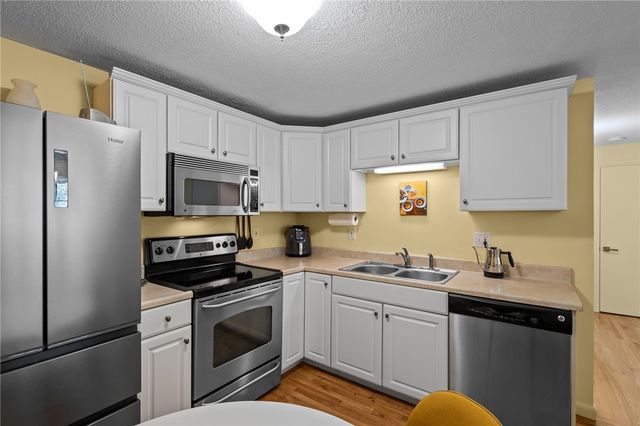 4080 Post Road 10, Warwick, RI 02886