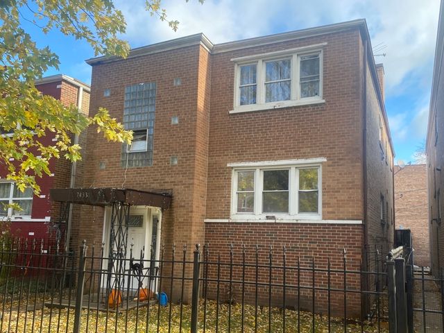 7433 N Damen Avenue, Chicago, IL 60645