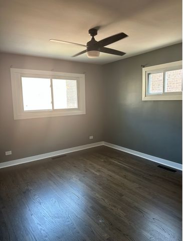 7433 N Damen Avenue, Chicago, IL 60645