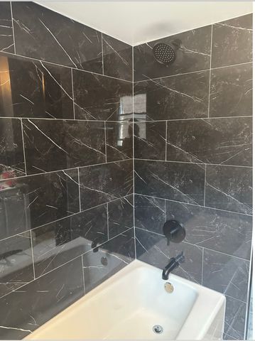 7433 N Damen Avenue, Chicago, IL 60645