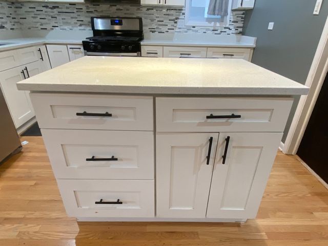 7433 N Damen Avenue, Chicago, IL 60645