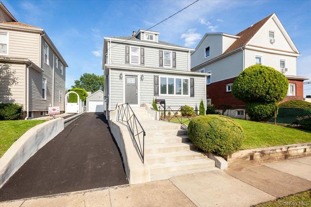 310 Columbus Parkway, Mineola, NY 11501