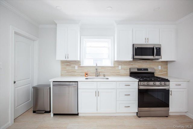 310 Columbus Parkway, Mineola, NY 11501