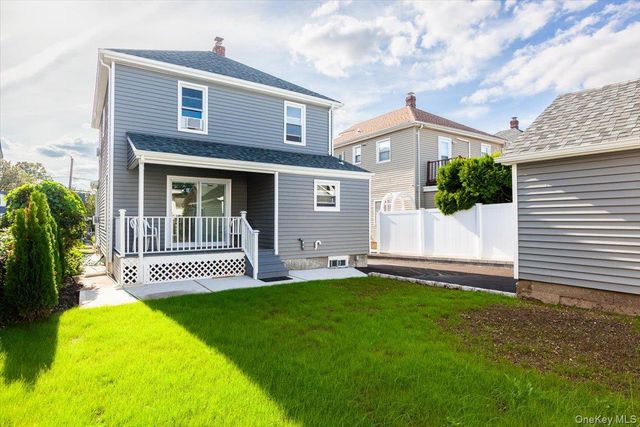310 Columbus Parkway, Mineola, NY 11501