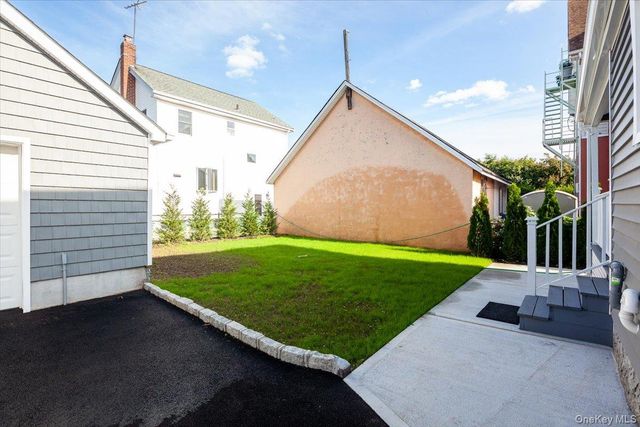 310 Columbus Parkway, Mineola, NY 11501