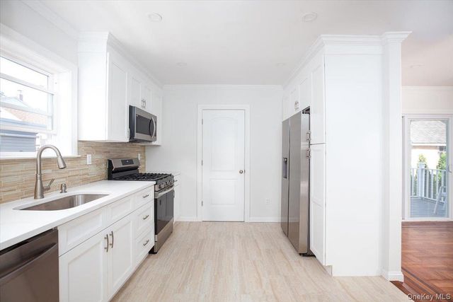 310 Columbus Parkway, Mineola, NY 11501