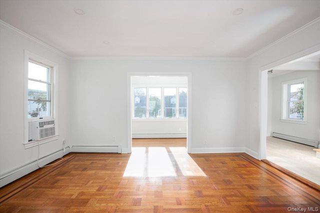 310 Columbus Parkway, Mineola, NY 11501