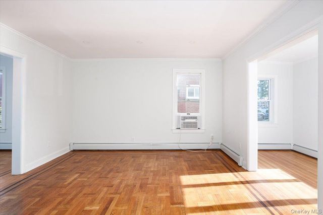 310 Columbus Parkway, Mineola, NY 11501