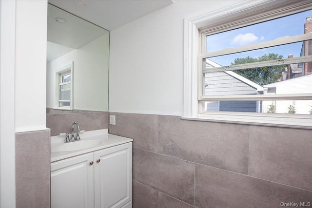 310 Columbus Parkway, Mineola, NY 11501