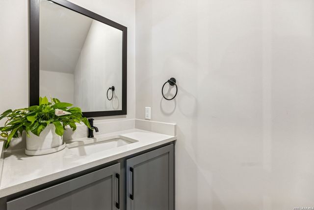 130 Rose Ln Unit 102, San Antonio, TX 78212