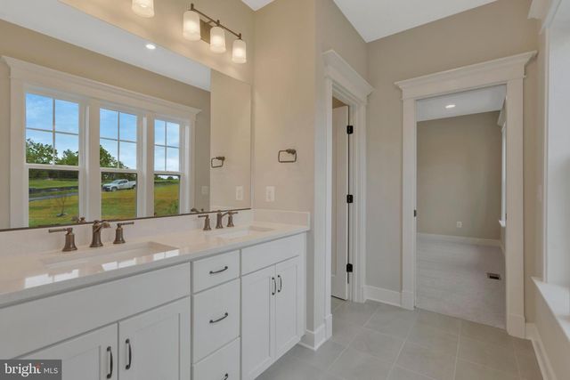 16020 KEYMER HILL CT, Hamilton, VA 20158