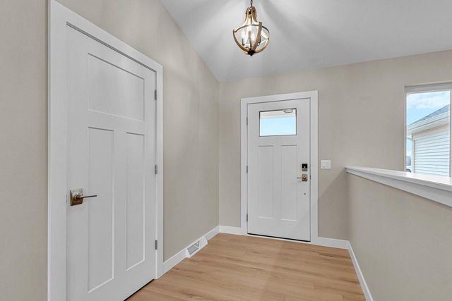 4915 Lincoln WAY, Sheboygan, WI 53083