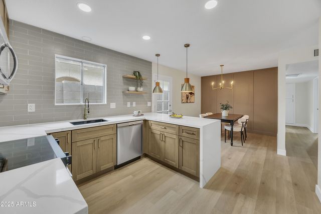 434 E ROYAL PALMS Drive, Mesa, AZ 85203