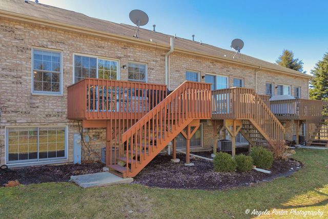 5850 Fieldstone Trail, Mchenry, IL 60050