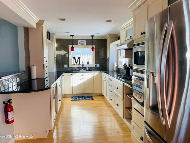 108 E Kupper Drive, Mantoloking, NJ 08738