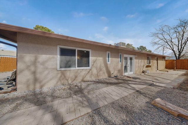 10245 Cove Court NW, Albuquerque, NM 87114