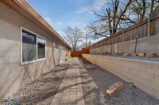 10245 Cove Court NW, Albuquerque, NM 87114