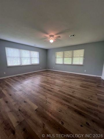 18756 E 690 Road, Moody, OK 74464
