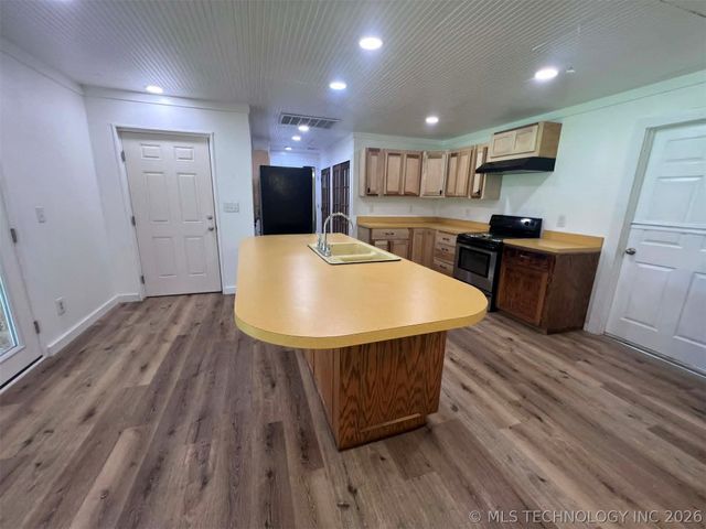 18756 E 690 Road, Moody, OK 74464
