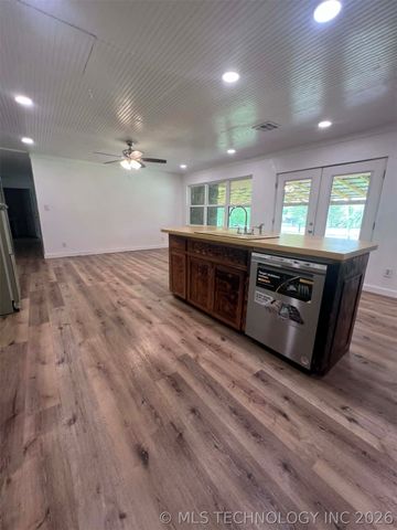 18756 E 690 Road, Moody, OK 74464
