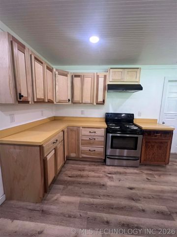 18756 E 690 Road, Moody, OK 74464