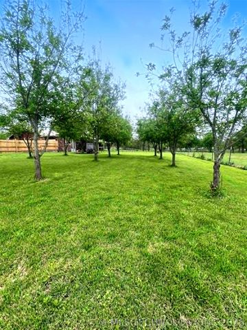 18756 E 690 Road, Moody, OK 74464