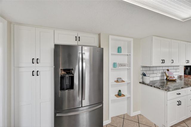 6072 County Road 122, Hallettsville, TX 77964