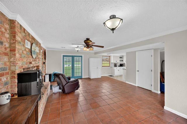 6072 County Road 122, Hallettsville, TX 77964