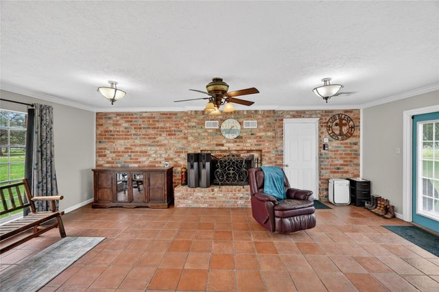 6072 County Road 122, Hallettsville, TX 77964
