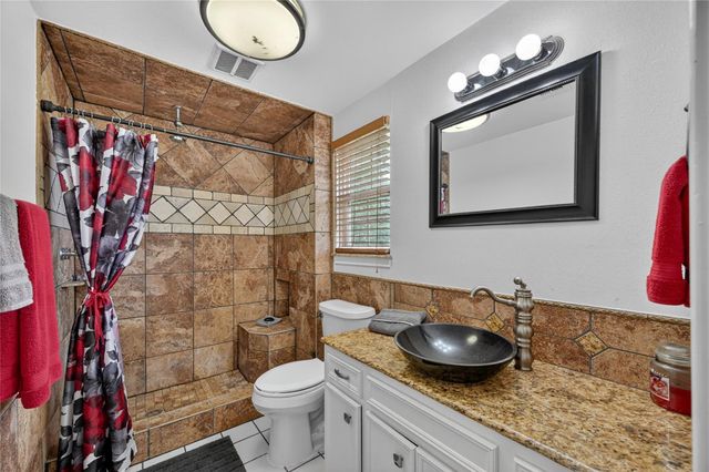 6072 County Road 122, Hallettsville, TX 77964