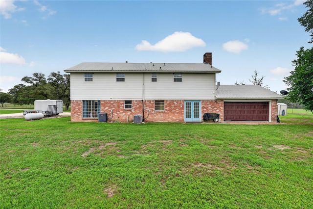 6072 County Road 122, Hallettsville, TX 77964