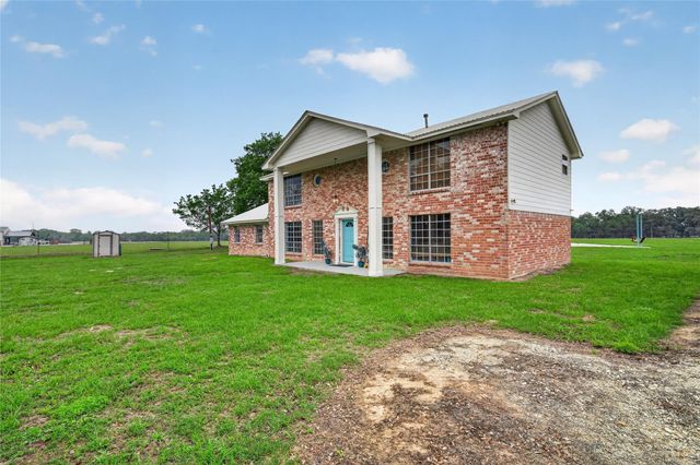6072 County Road 122, Hallettsville, TX 77964