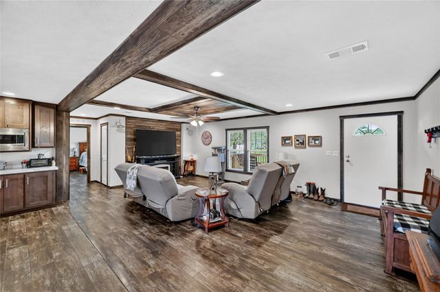 6072 County Road 122, Hallettsville, TX 77964