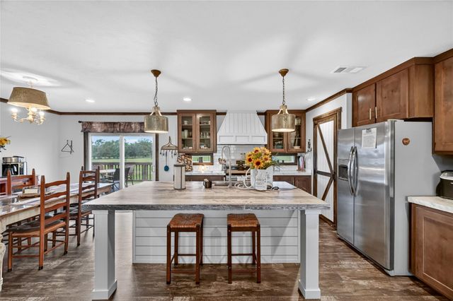 6072 County Road 122, Hallettsville, TX 77964