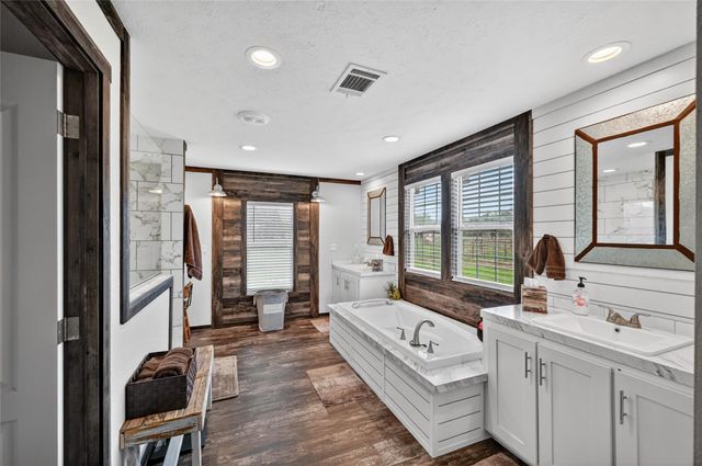 6072 County Road 122, Hallettsville, TX 77964