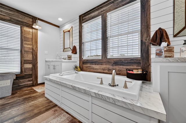 6072 County Road 122, Hallettsville, TX 77964